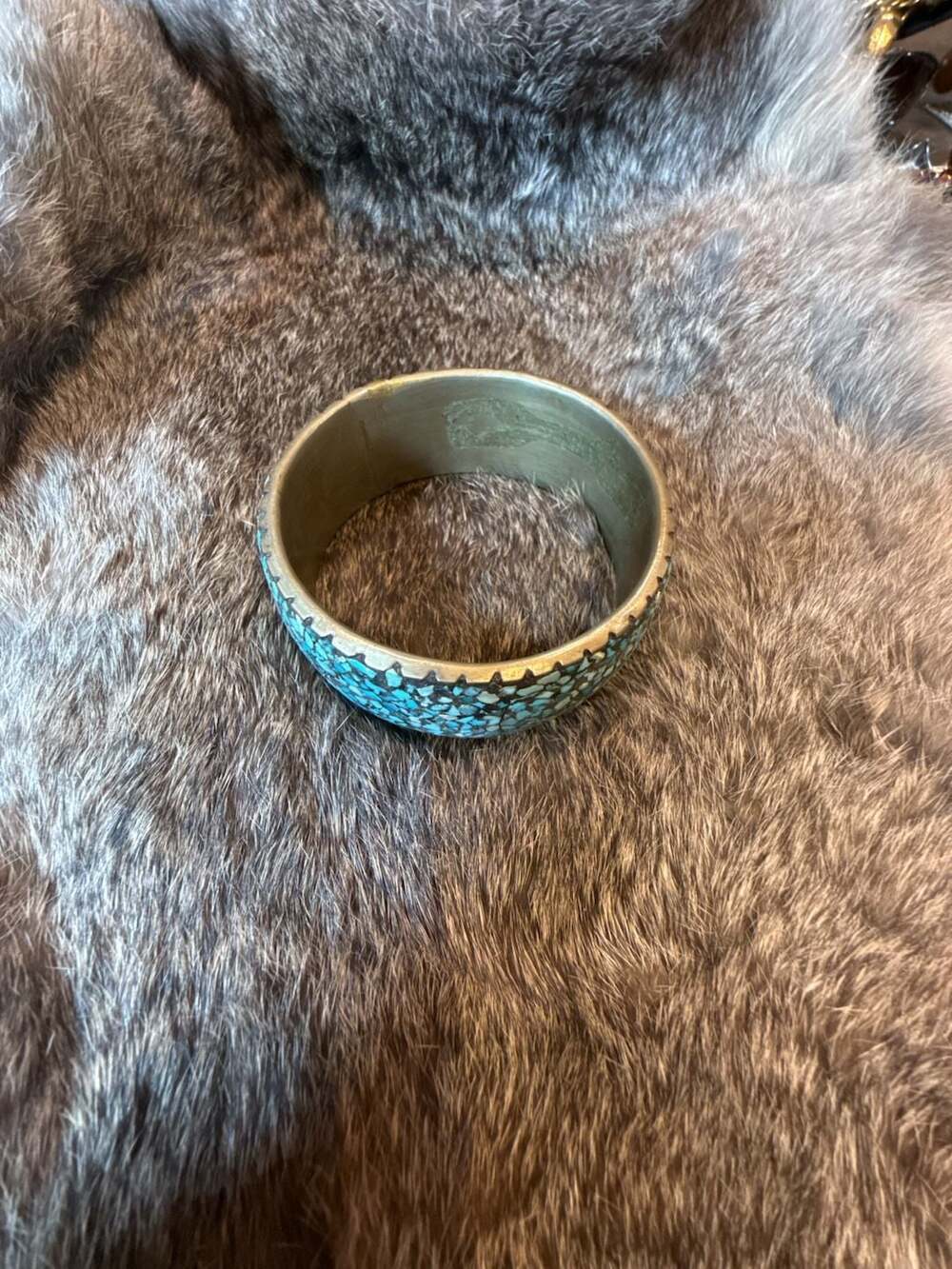 Old INDIA Antique Inlaid Crushed TURQUOISE Nickel/Brass Bangle Bracelet